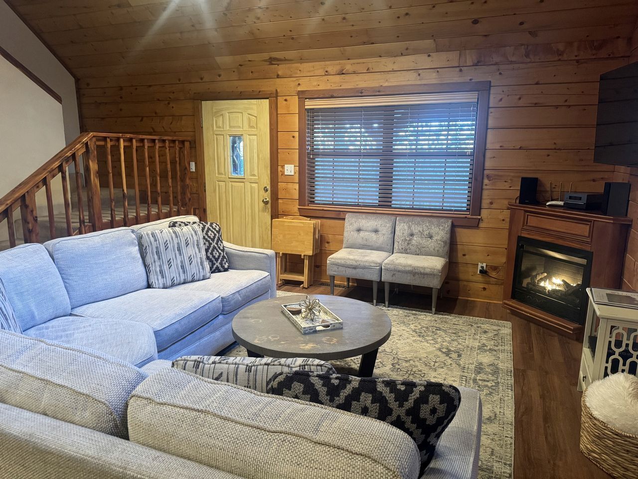 TV, fireplace