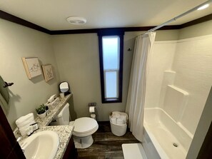 Towels - Breathtaking Tiny House Settled Between Trees in Tracy City, Tennessee (Tracy City)