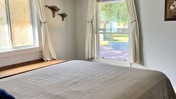1 bedroom, bed sheets