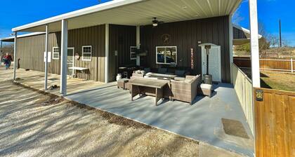 Family Style Glamping in Pet-Friendly Rental at Lake Godstone, Texas