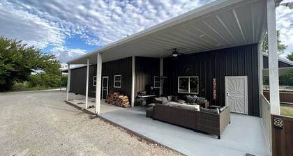 Family Style Glamping in Pet-Friendly Rental at Lake Godstone, Texas