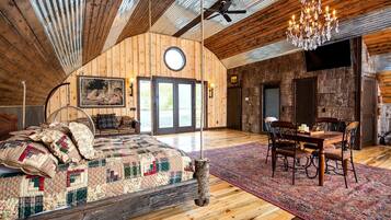 1 bedroom, desk, iron/ironing board, WiFi