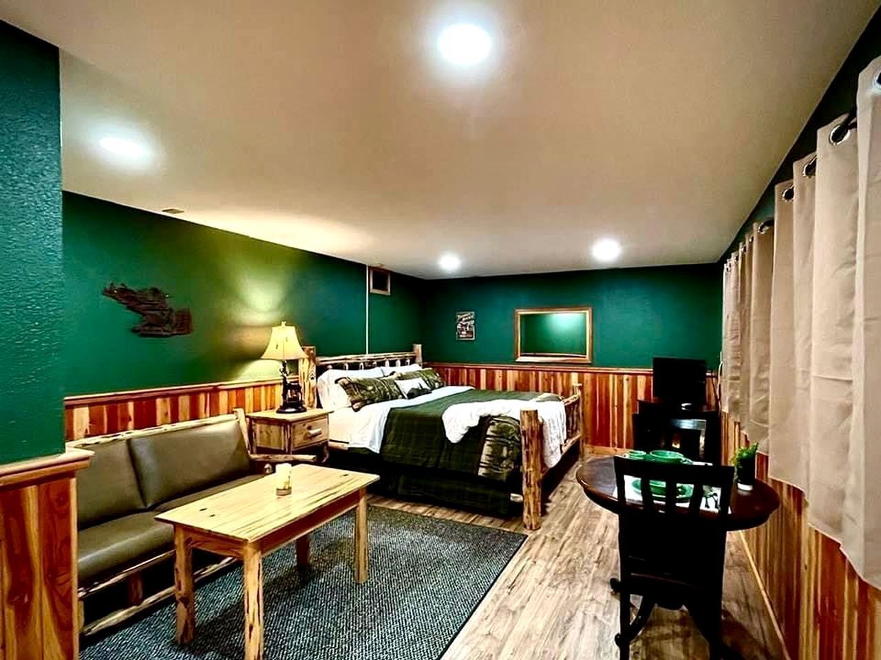 1 bedroom, bed sheets