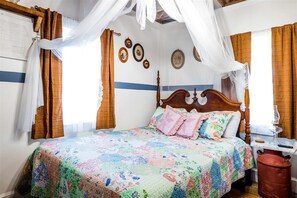 1 habitación, escritorio, tabla de planchar con plancha y wifi