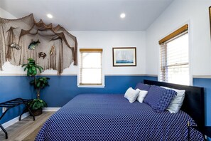 1 bedroom, desk, iron/ironing board, WiFi - Sweet Tiny House Surrounded by Trees in Cape Charles, Virginia (Cape Charles)