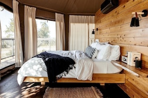 1 Schlafzimmer, Zimmersafe, Schreibtisch, Bettwäsche