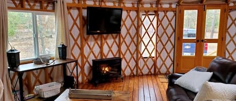 Téléviseur, foyer, jeux vidéo, lecteur de DVD