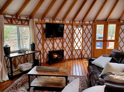 Luxurious Modern Yurt with Stargazing Dome near Pere Marquette River – Baldwin, Michigan