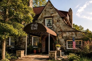 A stone building with a sign reading 'High Point' and an American flag. - Charming Cabin with Stunning Sights in Monteagle, Tennessee (Monteagle)