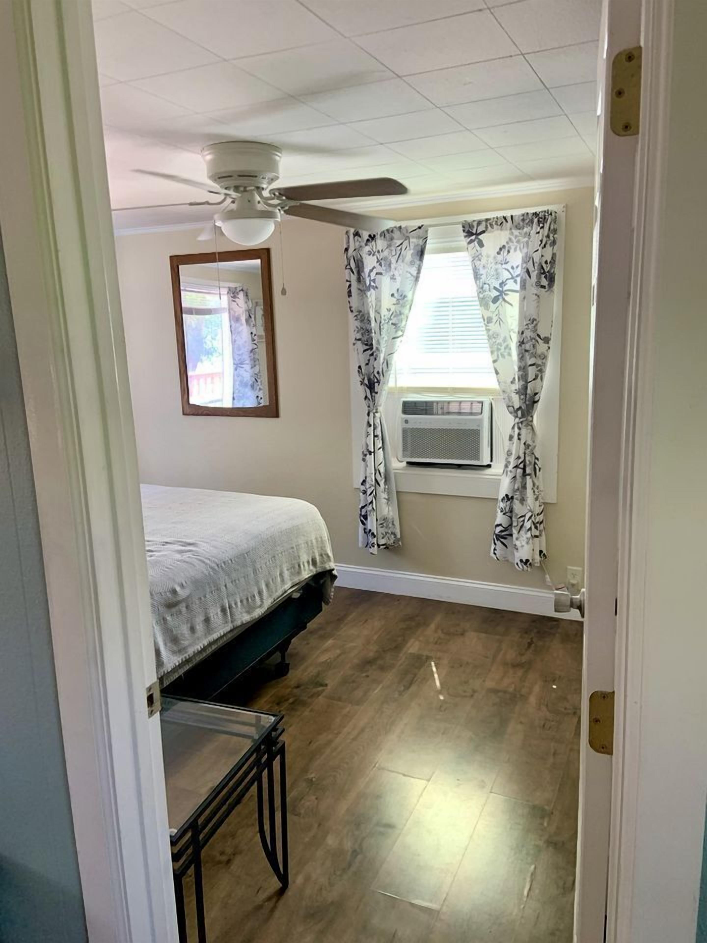1 bedroom, bed sheets