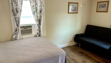 1 bedroom, bed sheets