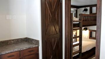 1 Schlafzimmer, Schreibtisch, WLAN, Bettwäsche