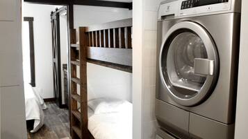 1 bedroom, desk, WiFi, bed sheets