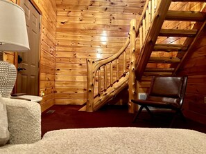 Interior - Phenomenal Cabin with Lofted Space and Views in Arkansas (Eureka Springs)