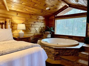 1 bedroom, iron/ironing board, WiFi, bed sheets - Phenomenal Cabin with Lofted Space and Views in Arkansas (Eureka Springs)