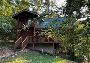 Exterior - Phenomenal Cabin with Lofted Space and Views in Arkansas (Eureka Springs)