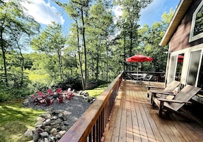 Outdoor dining - Group Lake Cabin with Ping Pong Table Loaded with Kayaks in Wisconsin (Stone Lake)