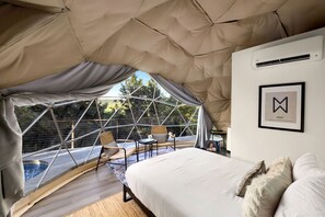 1 bedroom, desk, WiFi, bed sheets