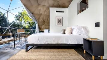 1 bedroom, desk, WiFi, bed sheets