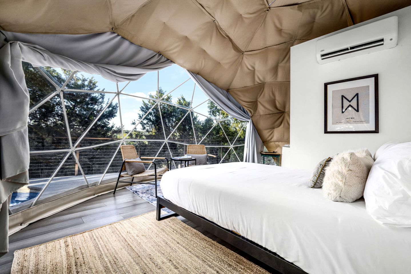 1 bedroom, desk, WiFi, bed sheets