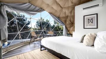 1 bedroom, desk, WiFi, bed sheets