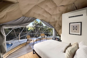 1 bedroom, desk, WiFi, bed sheets - Gorgeous Glamping Dome near Marble Falls for Couples Getaways, Texas (Marble Falls)