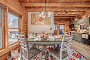 Dining - Wonderful Cabin with Spa and Equipped Deck in Tennessee (Pigeon Forge)