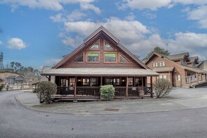 Exterior - Wonderful Cabin with Spa and Equipped Deck in Tennessee (Pigeon Forge)