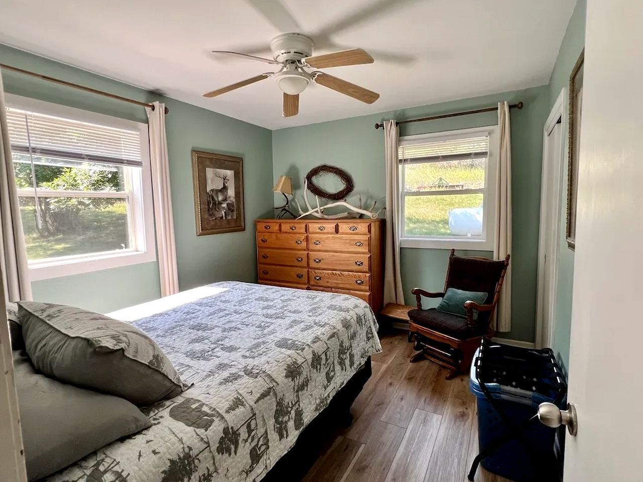 1 bedroom, bed sheets