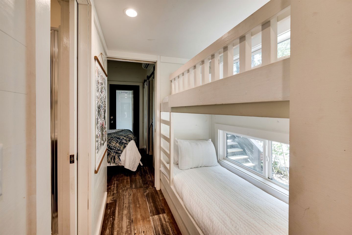 1 bedroom, desk, WiFi, bed sheets