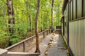 المنطقة المحيطة بالمنشأة