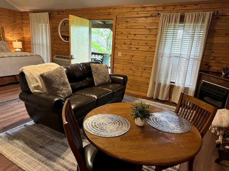 Mountain Top Cabin Incredible For Adventure Lovers In Arkansas - Eureka Springs, AR