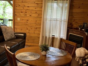 TV, fireplace - Mountain Top Cabin Incredible for Adventure Lovers in Arkansas (Eureka Springs)