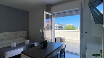 Silitysrauta/-lauta, Wi-Fi, vuodevaatteet