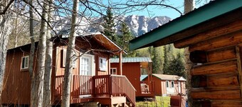 Rustic and Cozy Cabin Rental with Bunk Beds near Kenai Lake, Alaska
