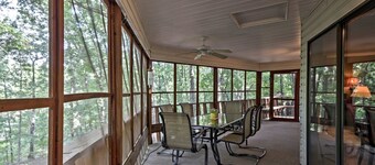 Waterfront Cabin Ideal for Families and Outdoor Adventures in Arkansas