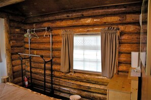 1 habitación, caja de seguridad en la habitación y escritorio 