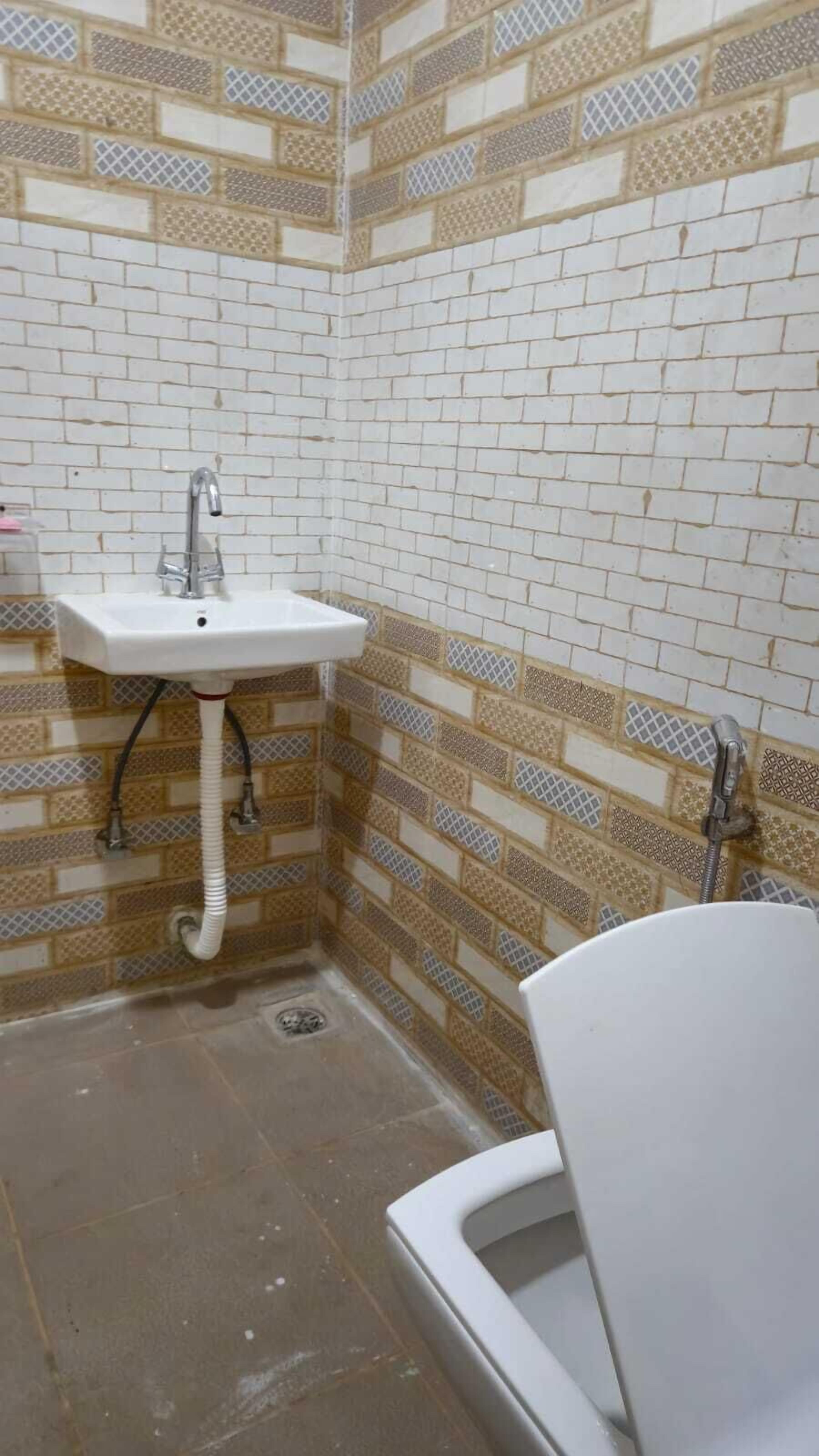 Classic Double Room, Balcony, City View | Bathroom | Shower, slippers, towels, soap