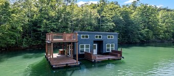 Amazing Off-Grid Floating Home with Gorgeous Views in Almond, North Carolina