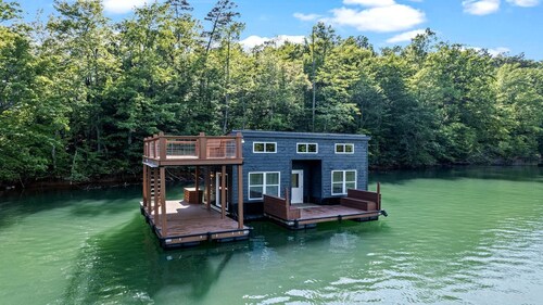 Amazing Off-Grid Floating Home with Gorgeous Views in Almond, North Carolina