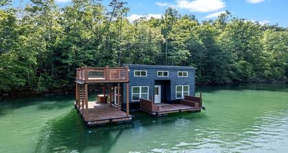 Amazing Off-Grid Floating Home with Gorgeous Views in Almond, North Carolina
