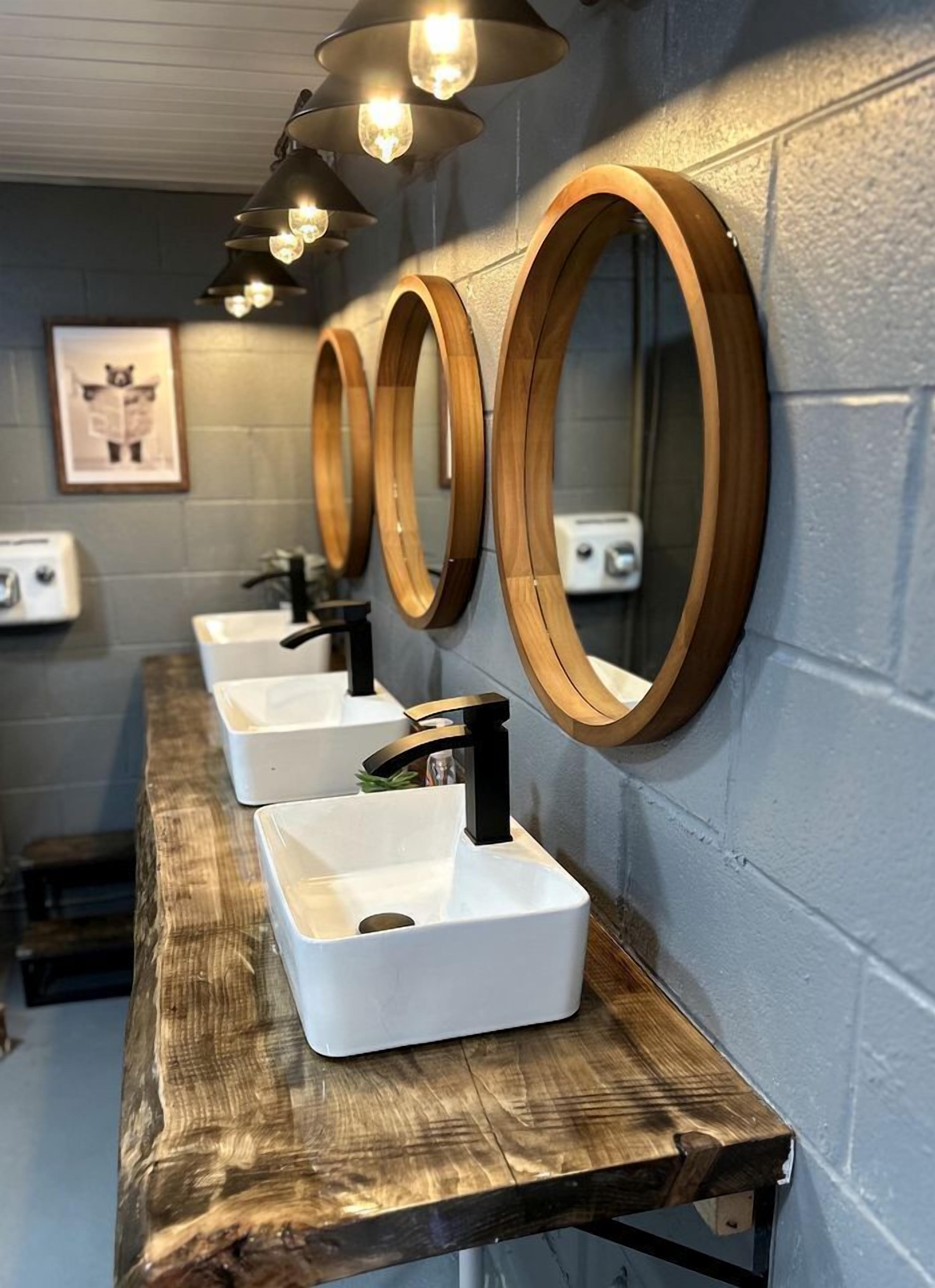 Towels, soap, shampoo, toilet paper
