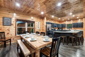 Dining - Charming Mountain Cabin with Theater Room and Pool Table in Tennessee (Gatlinburg)