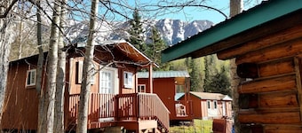 Small Group Cabin Ideal to Relax and Explore Nature in Alaska