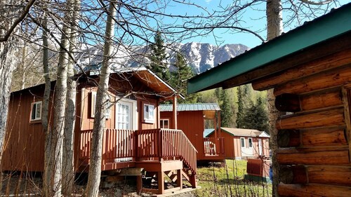 Small Group Cabin Ideal to Relax and Explore Nature in Alaska