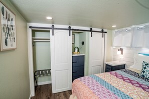 2 dormitorios, tabla de planchar con plancha, wifi y ropa de cama