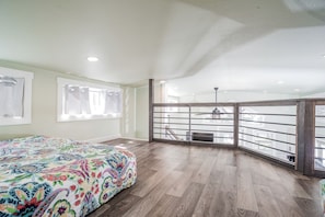2 quartos, ferros/tábuas de passar roupa, Wi-Fi, roupa de cama