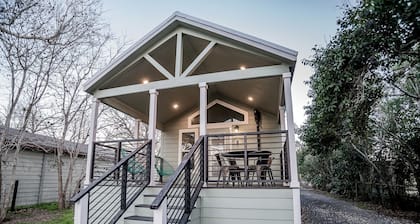 Wonderful Tiny House with River Access in Seguin, Texas