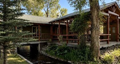 Beautiful Cabin Comfortable for Groups in Riverside, Wyoming