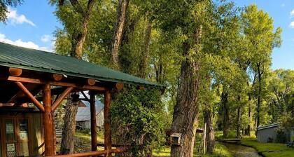 Beautiful Cabin Comfortable for Groups in Riverside, Wyoming